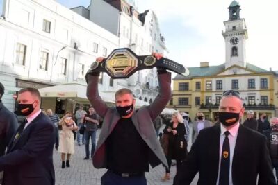 Návrat šampiona! Jana Blachowicze přivítaly v jeho rodném Těšíně davy lidí