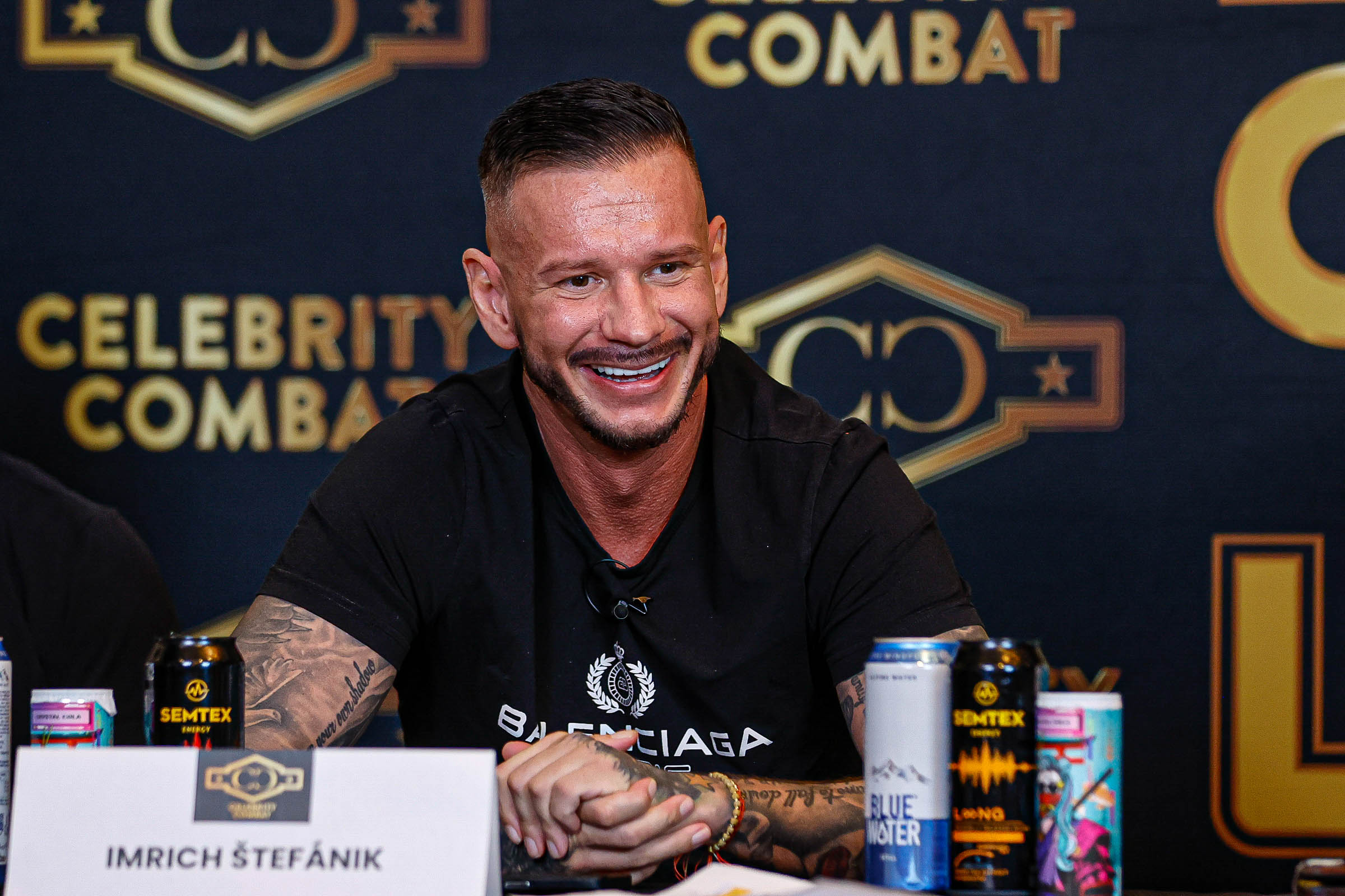 Hvězdy reality show, pornoherec či legendy internetu: Kdo všechno se představí na Celebrity Combat?