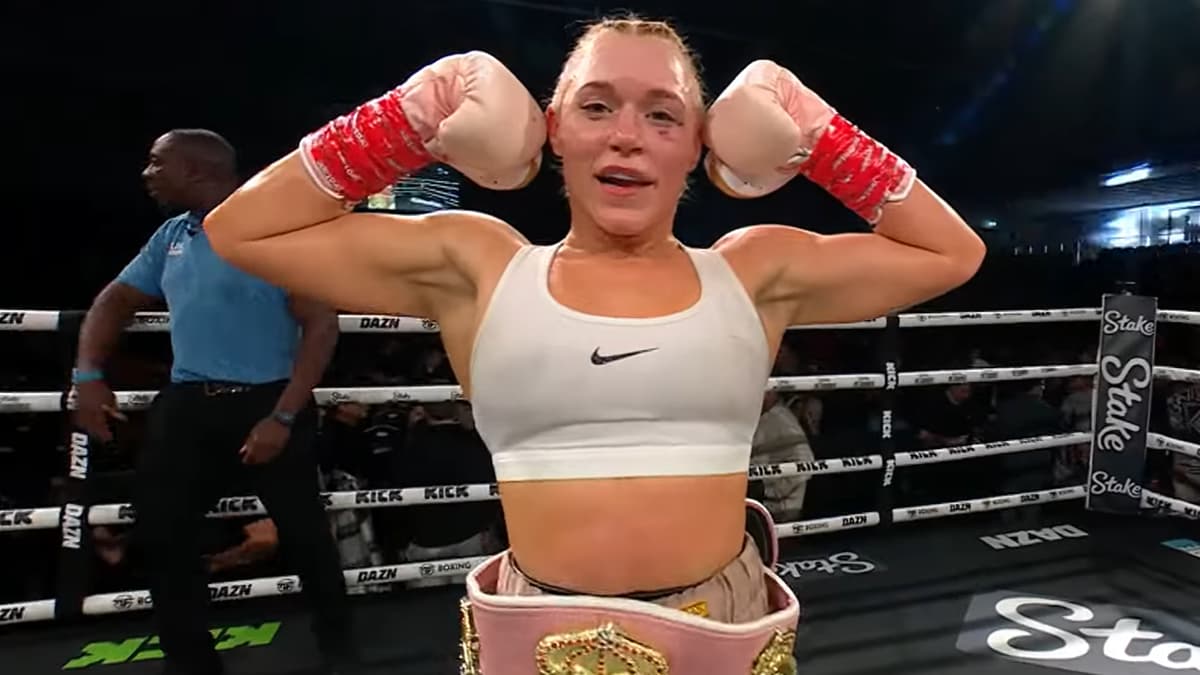 Boxerka Brooke šla do spodního prádla a ukázala, jak tvrdá dřina změnila její postavu