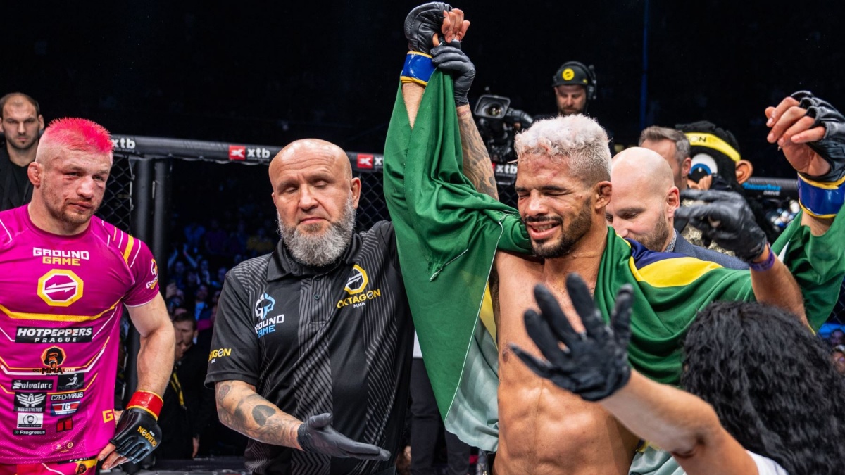 Rozhodčí Voborník přehlédl kopanec do rozkroku, po kterém přišlo KO. Měl to přerušit, tvrdí expert z UFC