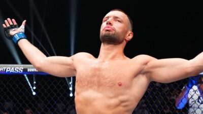 Kuriózní moment v MMA: Zápasník se vzdal kvůli prstu zaseklému v kleci