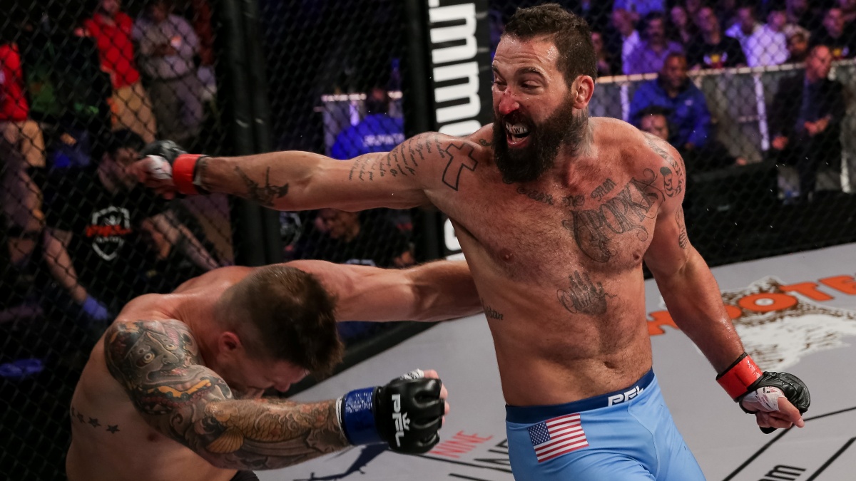 Prohrál a neunesl emoce. Bojovník MMA po prohře napadl fanouška