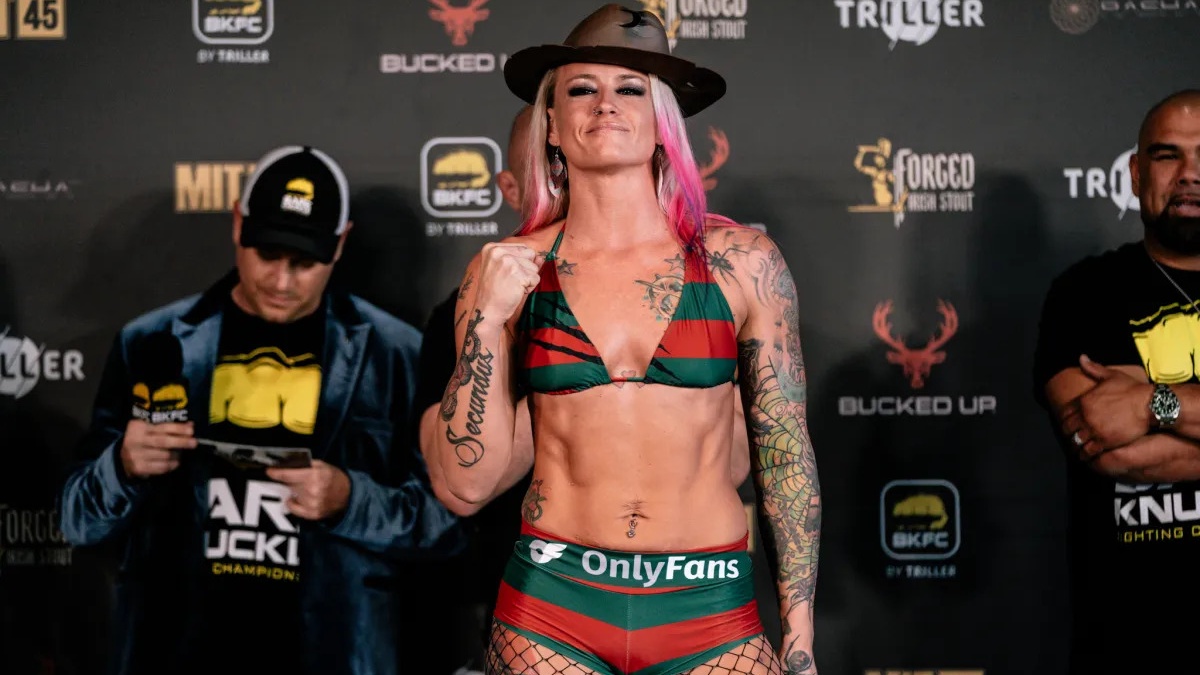 Stačila jedna rána a šampionka Hannah Rankin šla k zemi. Tvrdé KO v boxu bez rukavic