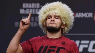 Patrice Evra mění kopačky za MMA rukavice. Trénovat ho bude samotný Khabib Nurmagomedov