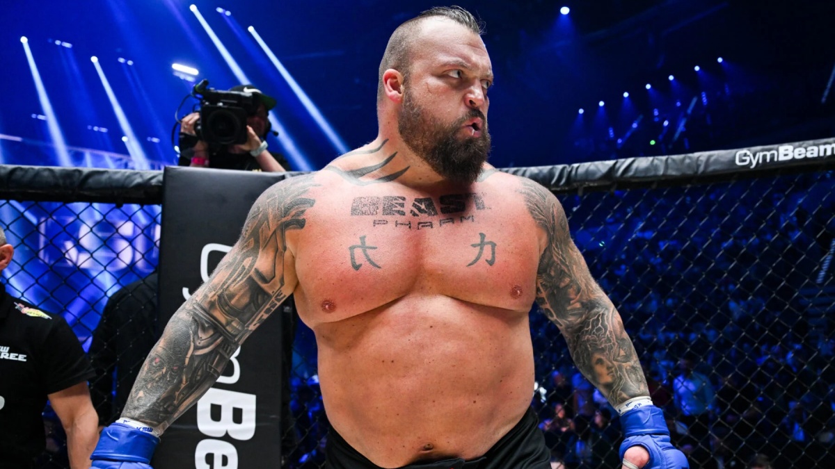 Eddie Hall to nevydržel a vyběhl na hlučné výtržníky. Bývalý nejsilnější muž světa bránil klid své rodiny