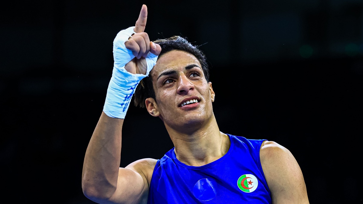 Imane Khelif neměla mezi ženami co dělat, tvrdí šéf Mezinárodní boxerské asociace. Chce, ať vrátí olympijské zlato