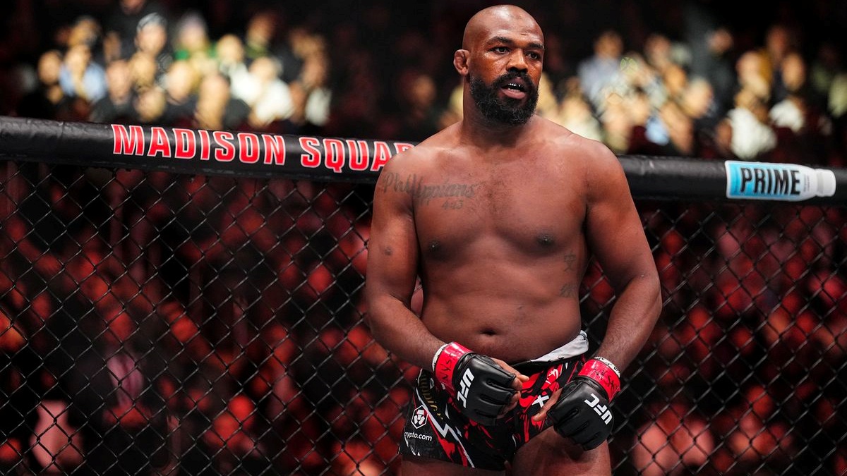 Jon Jones pověsil rukavice na hřebík. Za koncem legendy UFC je další problém se zákonem
