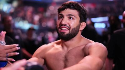 Arman Tsarukyan nechtěně pobavil fanoušky. Bojovník UFC během tréninku vykopl trenéra z klece