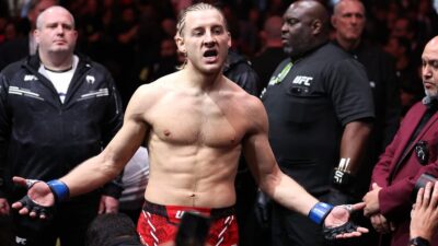 Sean Strickland vytáhl na tréninku před Paddym Pimblettem zbraň. „Střílím jen v Call of Duty, kámo,“ reagoval pobaveně Angličan