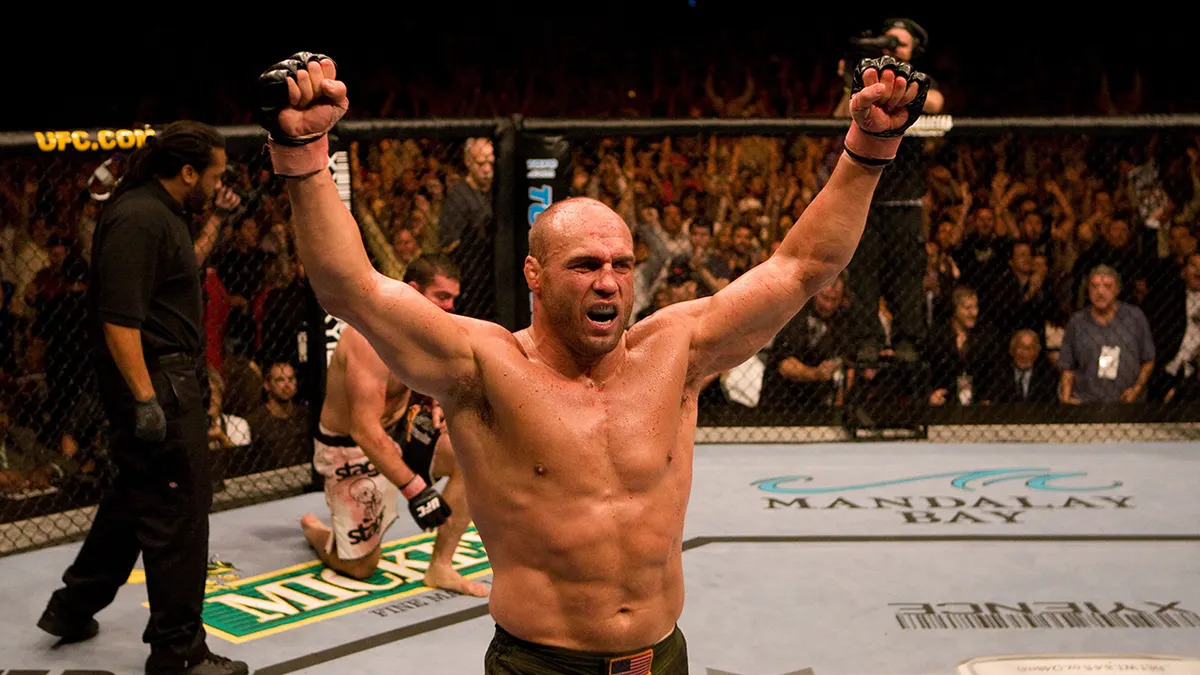 Ikona UFC a hvězda filmové série Postradatelní prožila chvíle hrůzy. Randy Couture měl vážnou nehodu