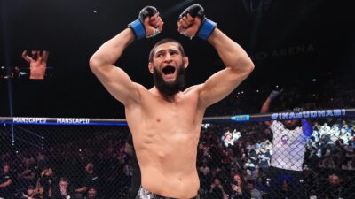 Khamzat Chimaev přivezl pás UFC do Čečenska a poklonil se Kadyrovovi: „Je to jeho zásluha“