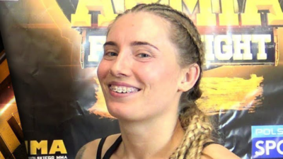 Polce se v MMA nevedlo, a tak vytáhla do boje své pozadí. Na Instagram přidává jednu pikantní fotografii za druhou