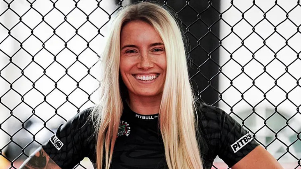 Polce se v MMA nevedlo, a tak vytáhla do boje své pozadí. Na Instagram přidává jednu pikantní fotografii za druhou