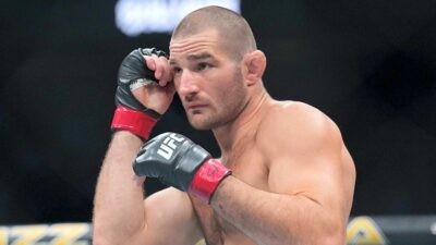 Zvíře v kleci UFC. Stricklanda nezastavil ani našestkrát přeražený nos