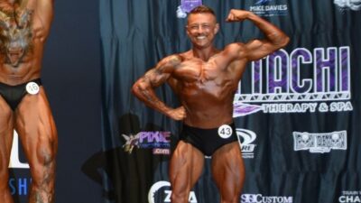 Z křehké dívky se stal svalnatý šampion. Transgender kulturista Kelly Haines inspiruje tisíce lidí po celém světě