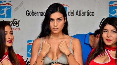 Boxerka vsadila na své vnady. Svým poprsím provokuje i na vážení