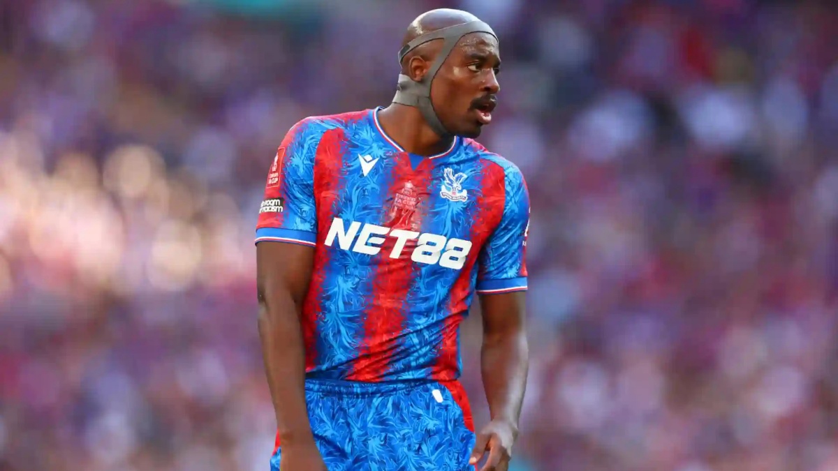 Sandra Pogodová se přes nevůli kadeřníka ostříhala nakrátko. Lidem se její proměna líbí 2 Spletl si fotbal s MMA. Gólman sestřelil útočníka soupeře tvrdým kopem na hlavu