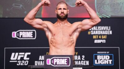 Jiří Procházka neodmítl bláznivou výzvu. Jediný úder změnil úsměv fanouška v bolest