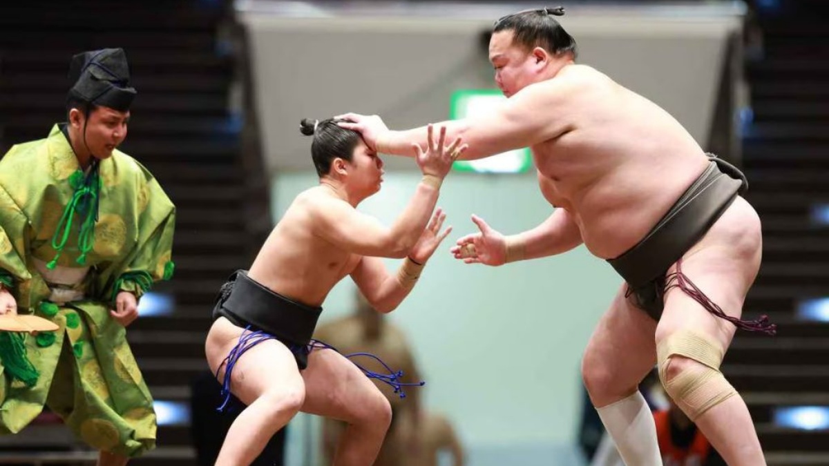 Souboj Davida s Goliášem. Šestnáctiletý mladík smetl 170kilového veterána sumo, sám byl přitom o 100 kilo lehčí