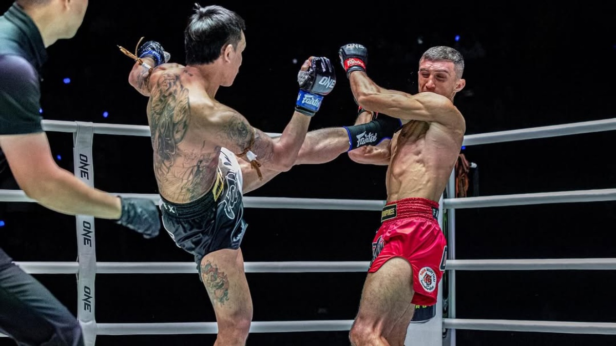 Thajský bojovník předvedl neuvěřitelnou parádičku. Málem vystřelil Rusa z ringu