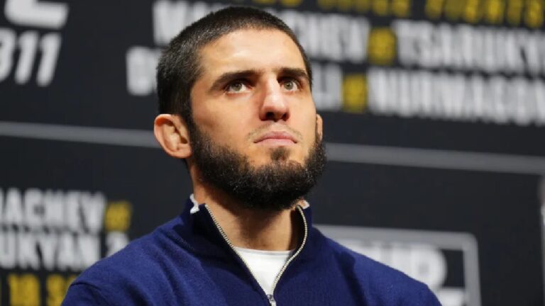 Islam Makhachev je zvíře. Silou stisku překonal i šampiona Pereiru