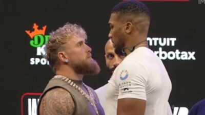 Joshua během staredownu s Paulem vypadal jako obr. Američan si patrně ukousl až příliš velké sousto