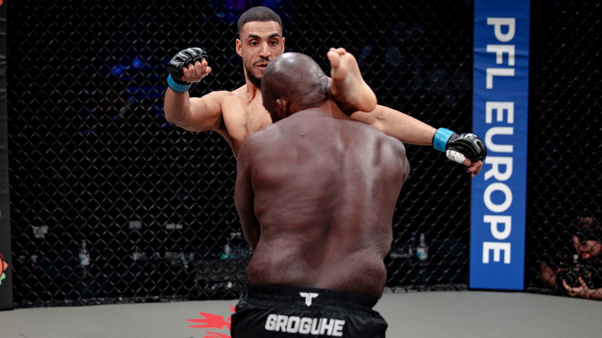 Být příliš sebevědomý se nevyplácí. Karma znuděného bojovníka dostihla po 10 vteřinách