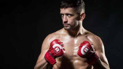 Měl debutovat v Oktagonu, místo toho skončil v poutech. Menga obchodoval s drogami a se zbraněmi ve velkém