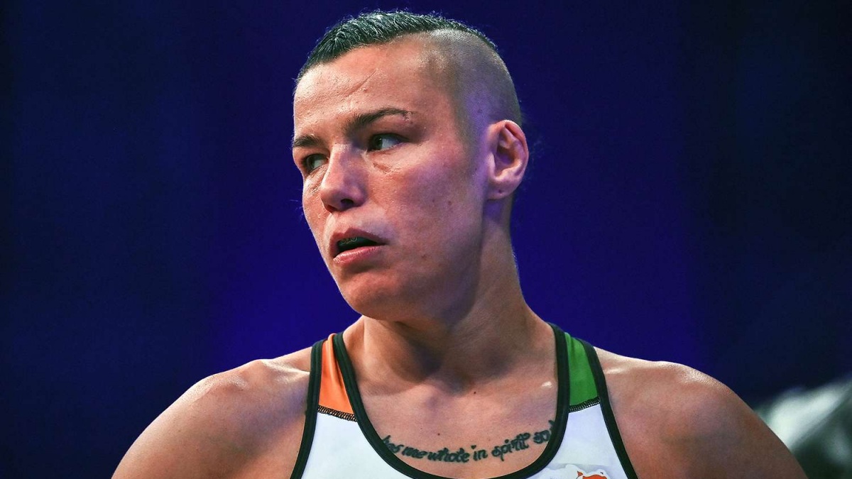 Pěsti na palubě letadla. MMA zápasnice se porvala s policisty