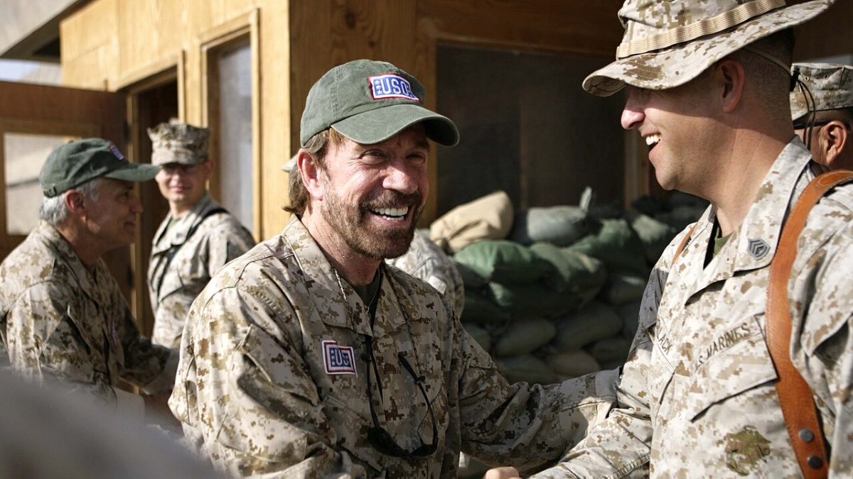 Chuck Norris na sobě nepřestává makat. V 85 letech vypadá fantasticky