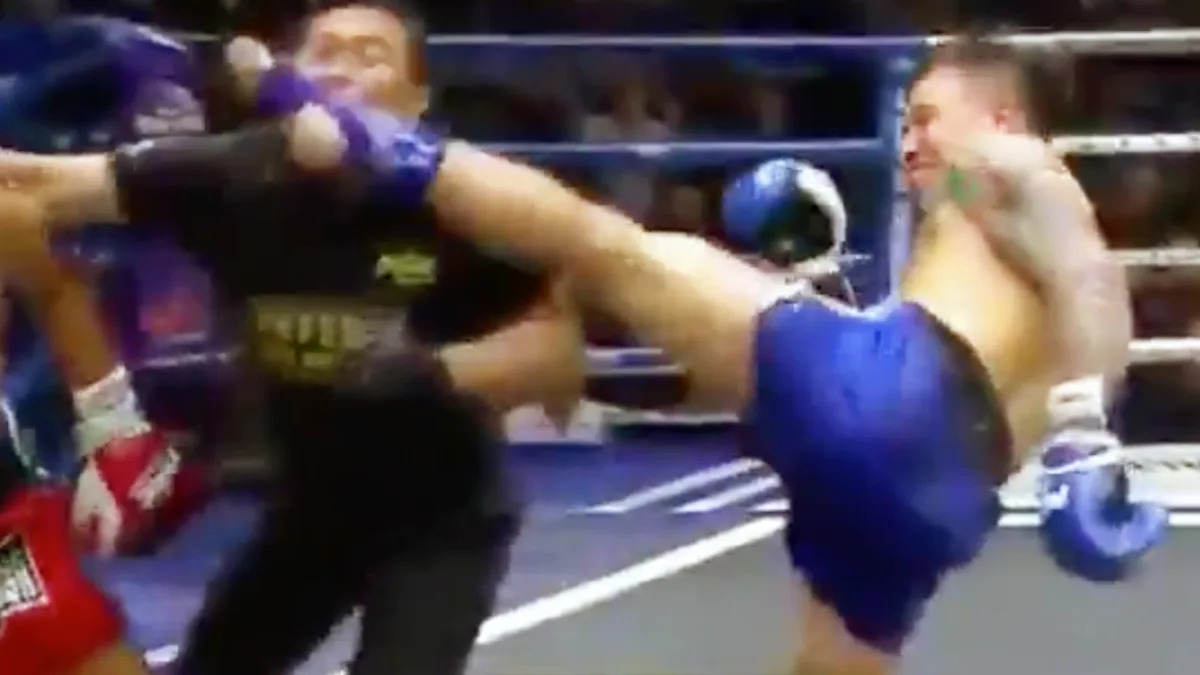 Bojovník mlátil soupeře hlava nehlava. V zápalu boje tvrdě knokautoval i rozhodčího