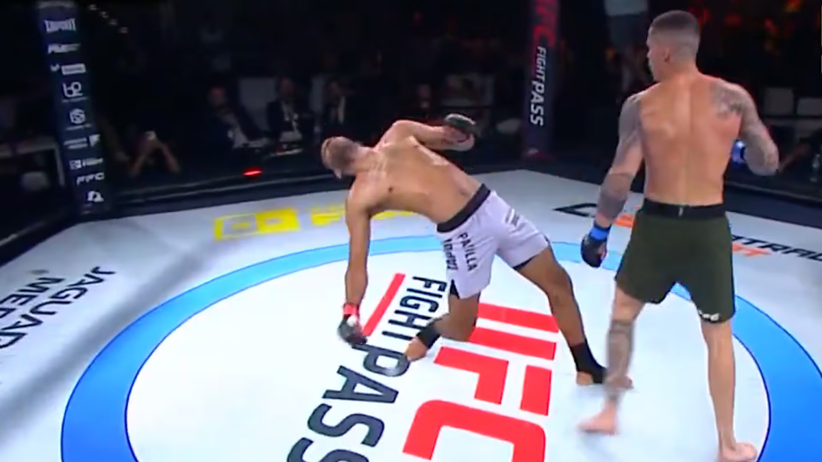 Knokaut jako z Matrixu. Bojovník inkasoval pekelně tvrdý úder a šel k zemi ve zpomaleném módu