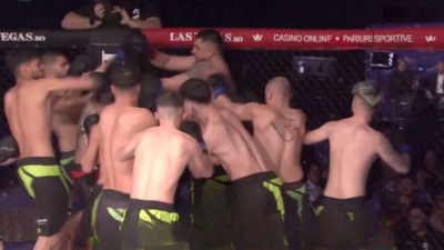 Na dva profíky naběhlo do MMA klece 10 amatérů a vypukla drsná řežba