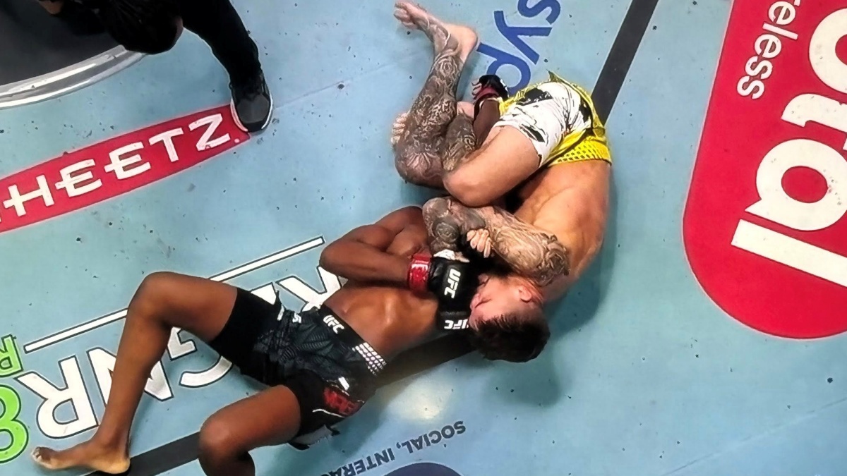 Amosov vletěl do UFC jako uragán. Zkušený Magny neměl šanci