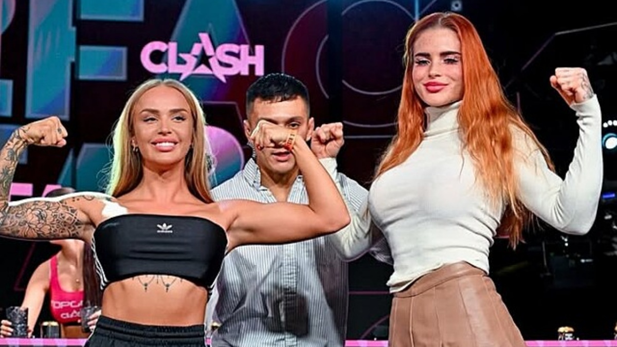 Bojovnice Clashe předvedly hodně pikantní staredown. Nechyběl vášnivý polibek