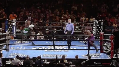 Nejkratší boxerský zápas v historii. Vítěz se přitom soupeře ani nedotkl