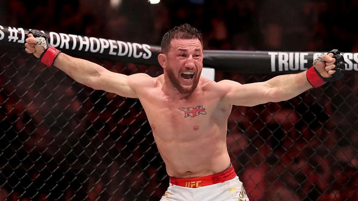 Další extrém v podání hvězdy UFC. Merab si pochutnával na živém humrovi