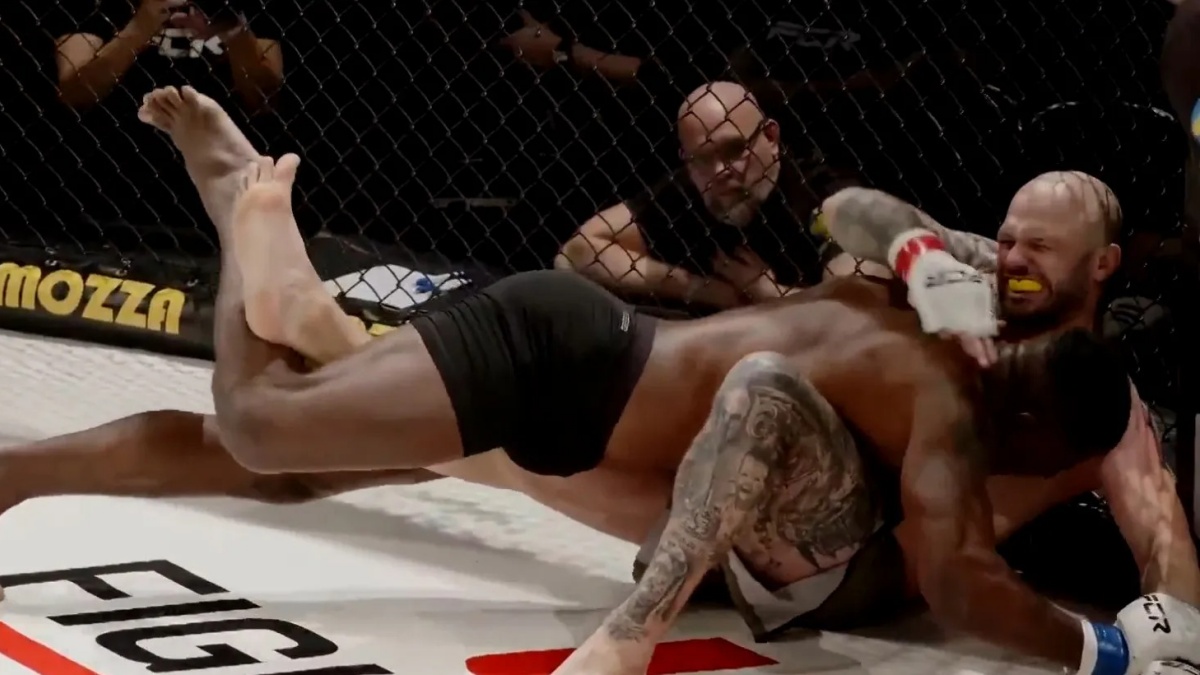 Brazilec se v kleci blýskl výjimečnou technikou. Nasadil páku a soupeř se svíjel bolestí