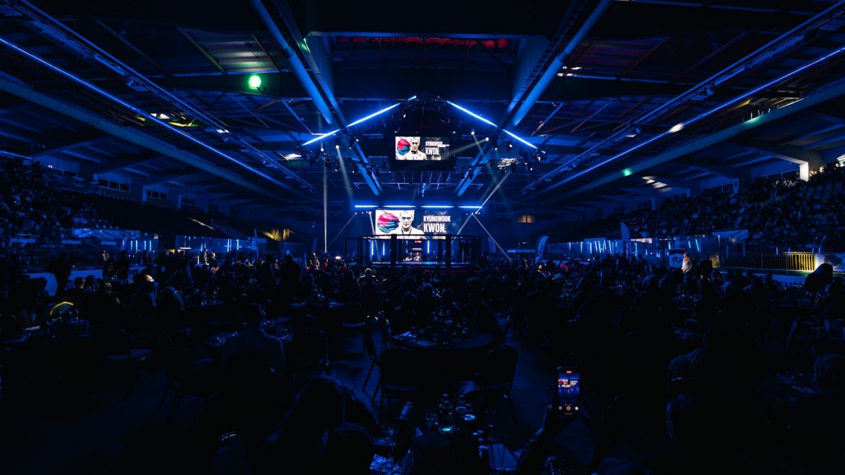 Bez váhových kategorií a bez časového limitu. RFA vrací MMA ke kořenům