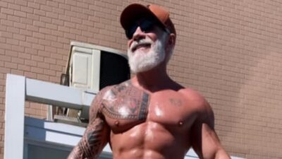 V třiašedesáti má tělo jako kulturista. Portugalec ještě ve svých čtyřiceti vypadal tuctově, dnes je z něj hora svalů