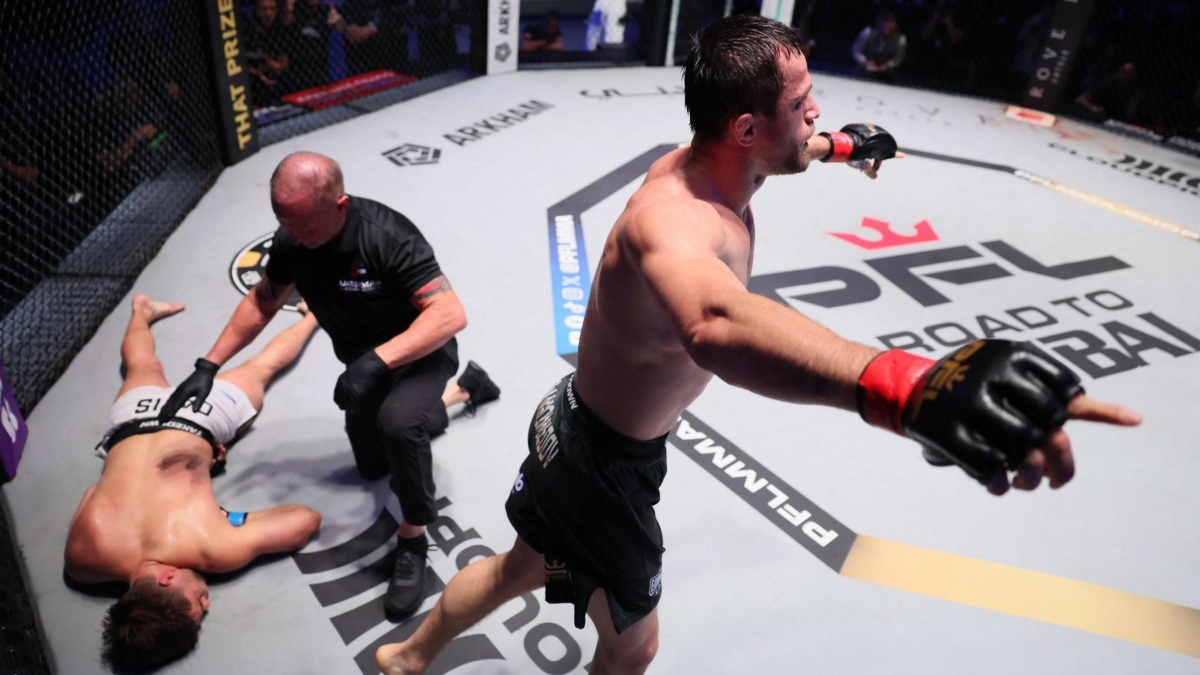 Usman Nurmagomedov potvrdil svou extratřídu. Uškrtil soupeře a vylepšil si bilanci na 21-0