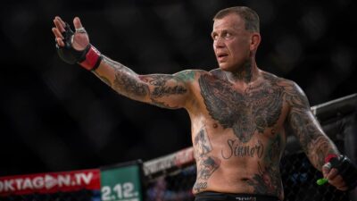 Bizarní moment z Clashe obletěl svět. Procházkův trenér Karaivanov organizaci pořádně naložil