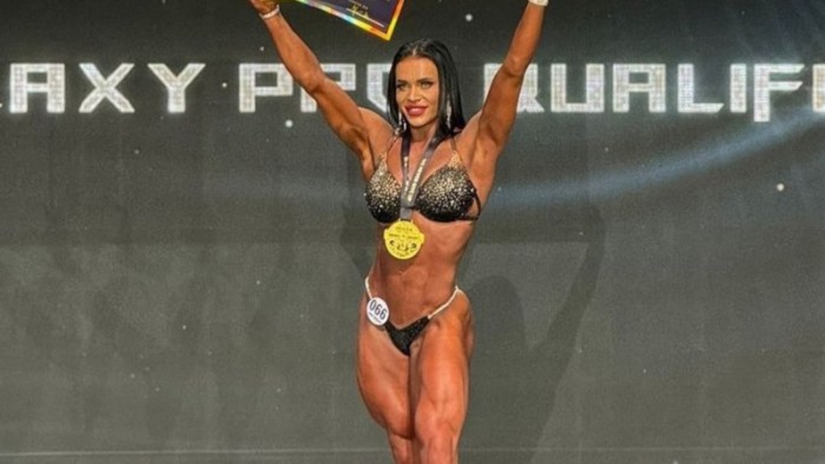 Ruská kulturistka se nestydí. Odvážné bikiny toho moc nezakrývaly