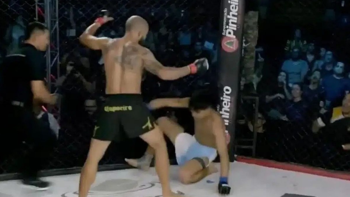 MMA rozhodčí zaspal. Bojovník schytal dva knokauty po sobě