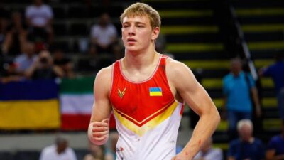 Ukrajinský zápasník se při vyhlašování vítězů otočil zády k vlajkám. Rusové to považují za neúctu