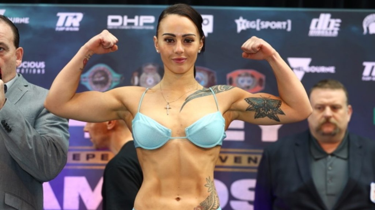 Boxerská šampionka si buduje značku po svém. Cherneka Johnson přišla na vážení nahoře bez