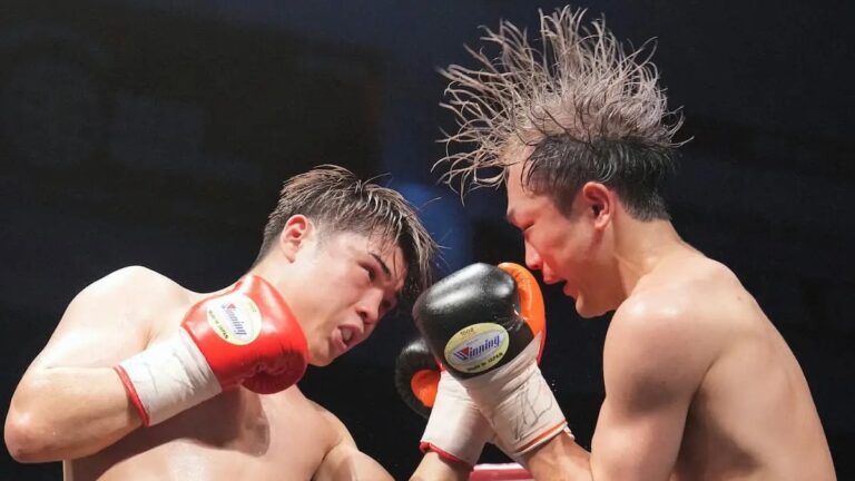 Boxer inkasoval 40 tvrdých úderů, aniž by hnul brvou. Pak jednou ranou soupeře knokautoval