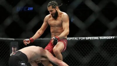 Chtěl napodobit hvězdu UFC, se zlou se potázal. Brazilec skončil v bezvědomí dřív, než dopadl na zem