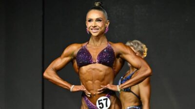 Svaly a křivky v akci. Ruská kulturistka provokovala ve svůdném spodním prádle