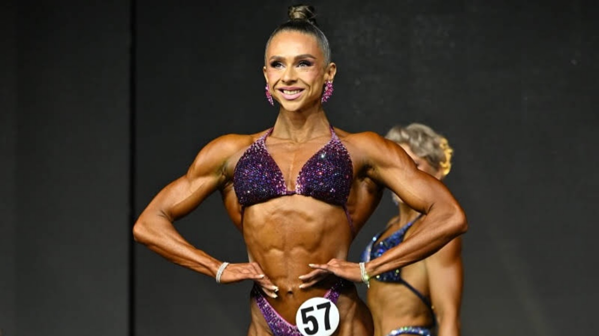 Svaly a křivky v akci. Ruská kulturistka provokovala ve svůdném spodním prádle